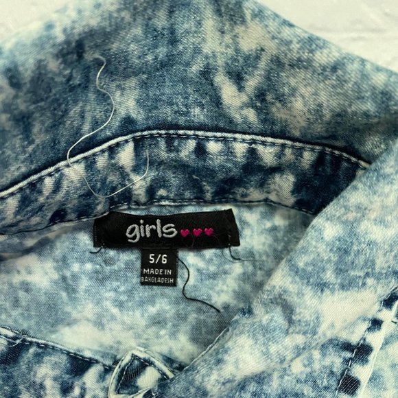 🎉Host Pick🎉 Girl's Denim Dress Tied In Front - Picture 3 of 5